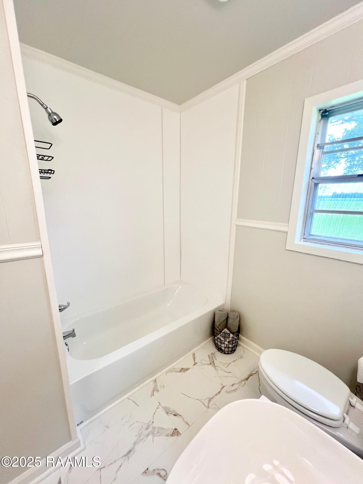 5501 Northside Road New Iberia, LA 70563 - Photo 37 of 49 primary bathroom