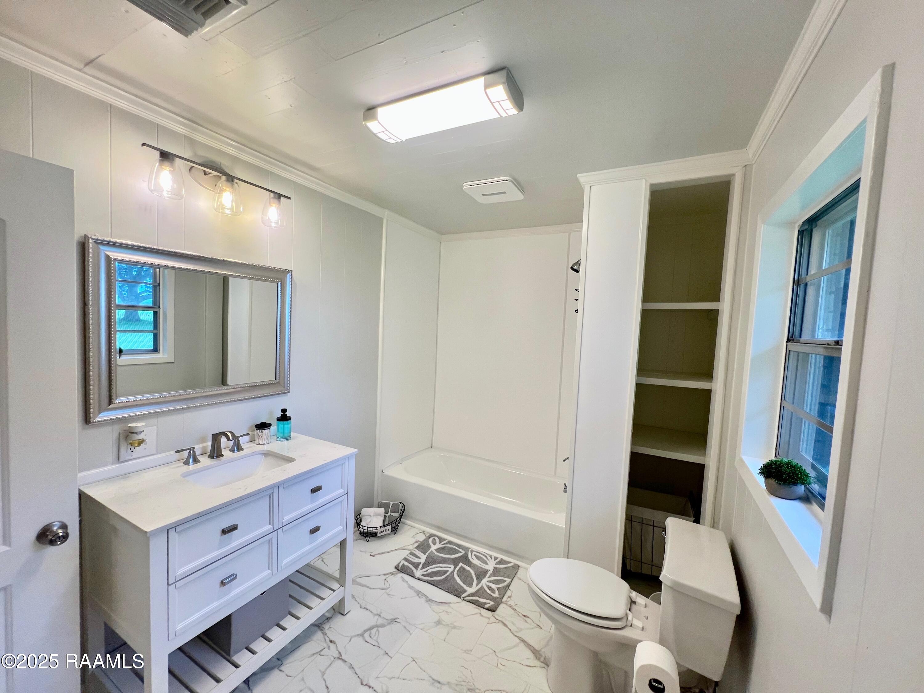 5501 Northside Road New Iberia, LA 70563 - Photo 41 of 49 2nd bathroom