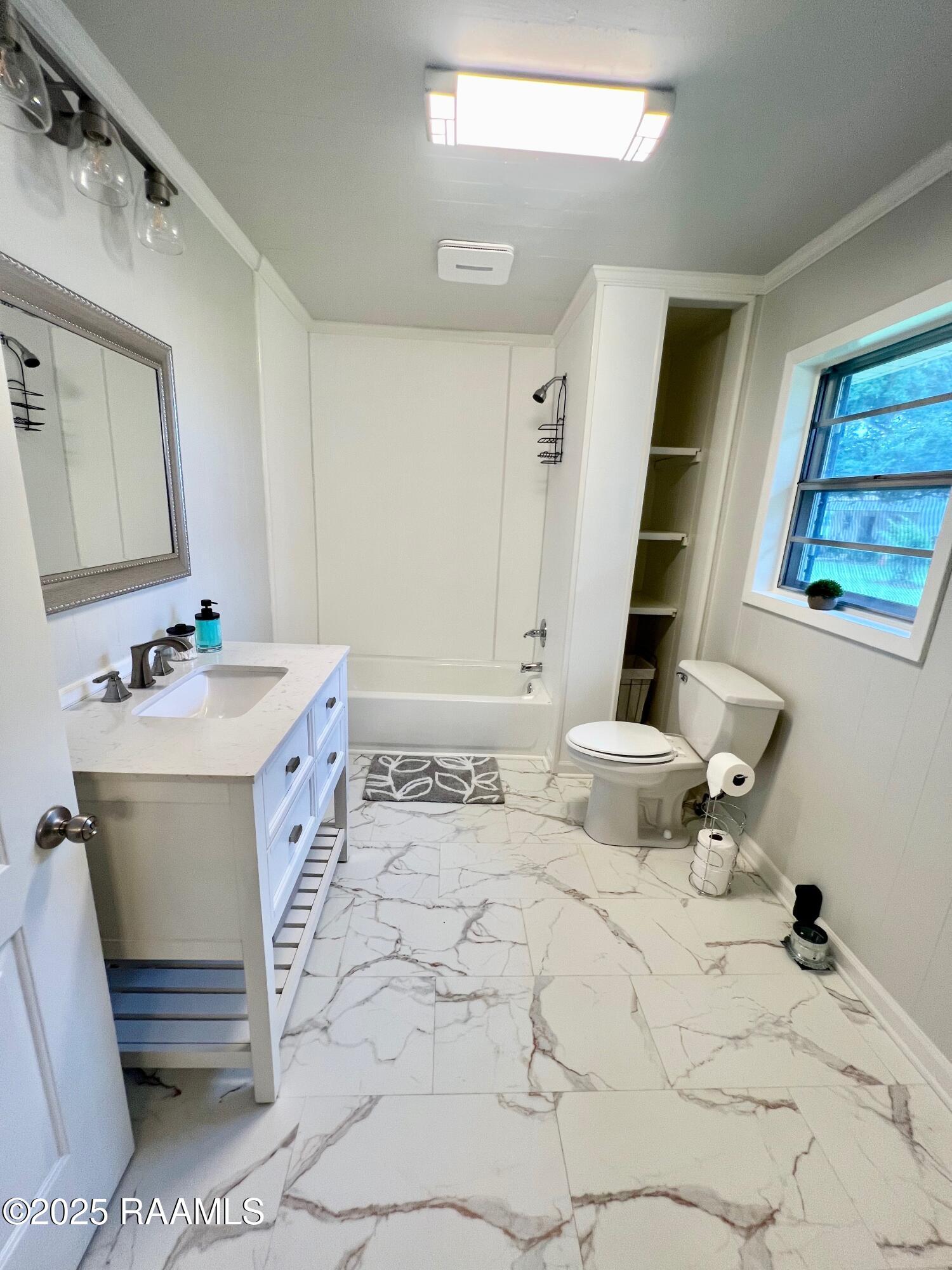 5501 Northside Road New Iberia, LA 70563 - Photo 42 of 49 2nd bathroom