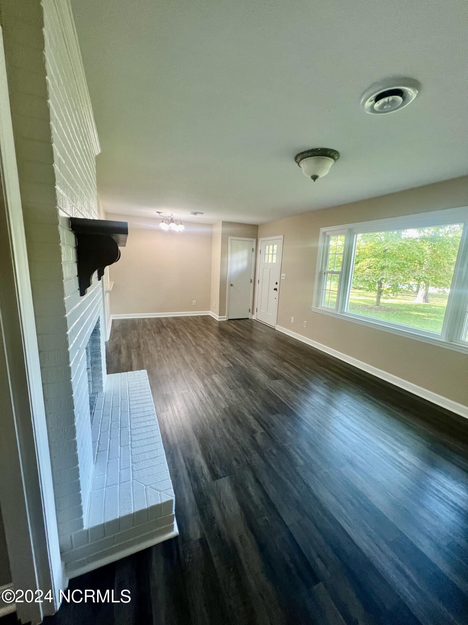 700 River Road Trent Woods, NC 28562 - Photo 18 of 46 Living Room