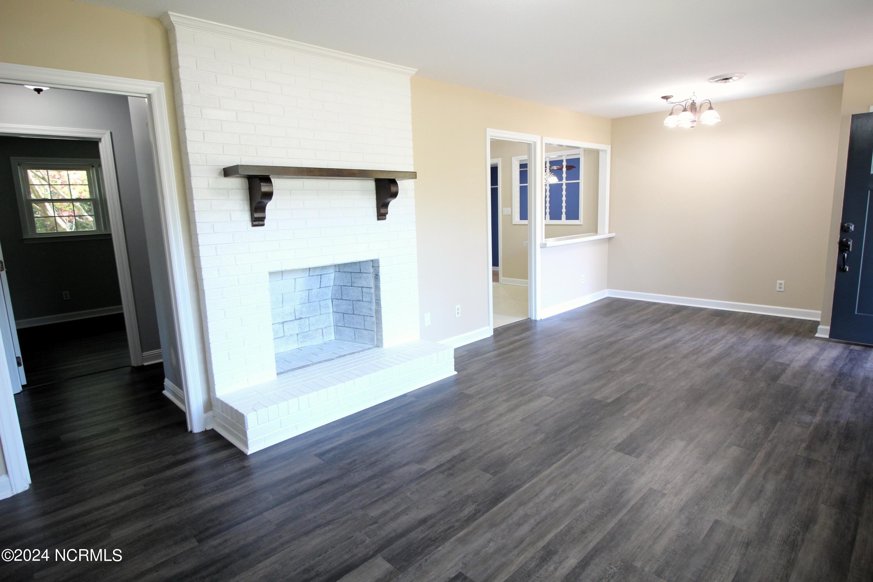 700 River Road Trent Woods, NC 28562 - Photo 20 of 46 Fireplace