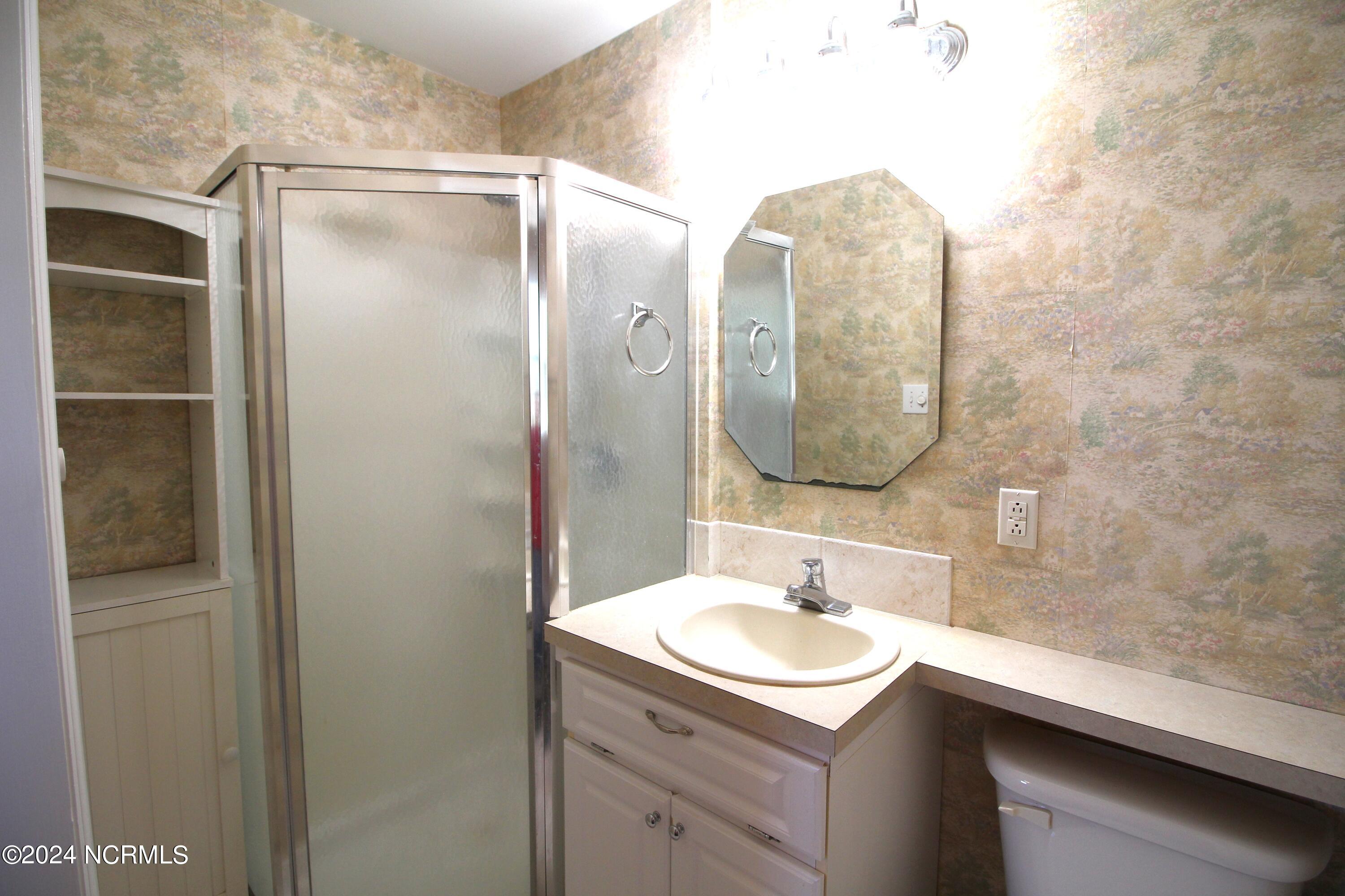 700 River Road Trent Woods, NC 28562 - Photo 34 of 46 Master Bath