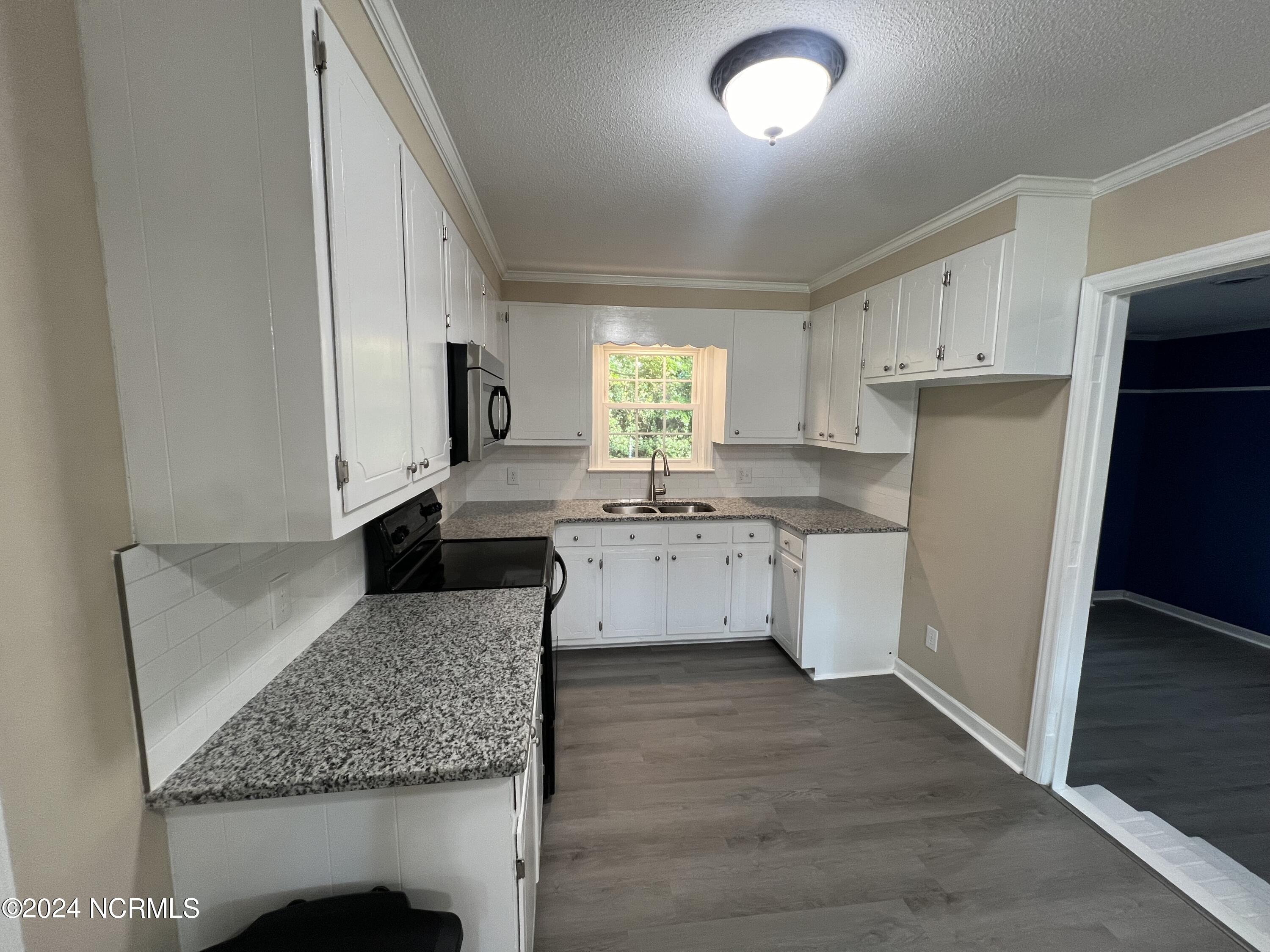 700 River Road Trent Woods, NC 28562 - Photo 10 of 46 Kitchen