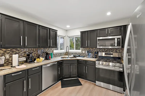 $429,333 | 53111 Pine Creek Drive, Chesterfield, MI 48047