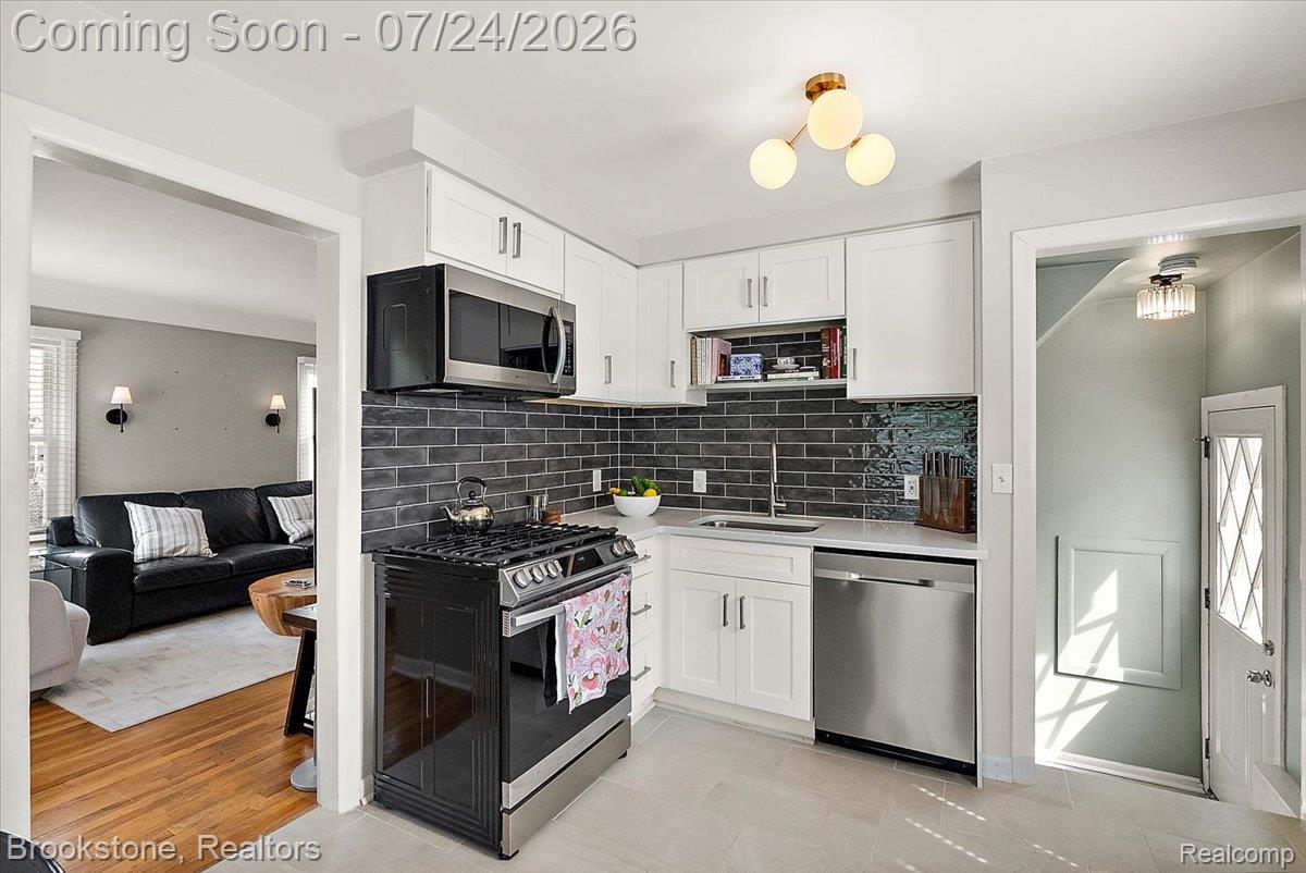 507 Roth Boulevard Clawson, MI 48017 - Photo 3 of 38 17-507 Roth -17.jpg