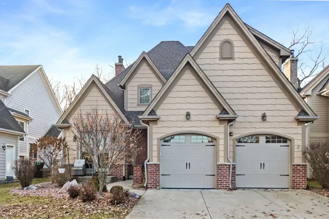 $1,100,000 | 1646 Finsbury Lane, La Grange Park, IL 60526