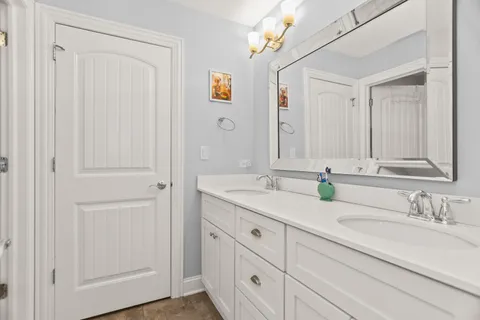 $1,100,000 | 1646 Finsbury Lane, La Grange Park, IL 60526