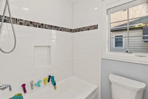 $1,100,000 | 1646 Finsbury Lane, La Grange Park, IL 60526