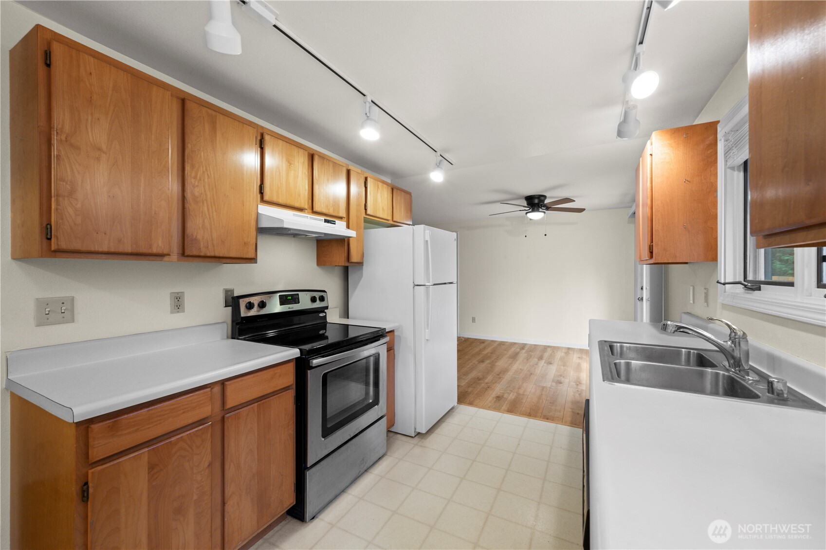 314 Dungeness Meadows Sequim, WA 98382 - Photo 11 of 36