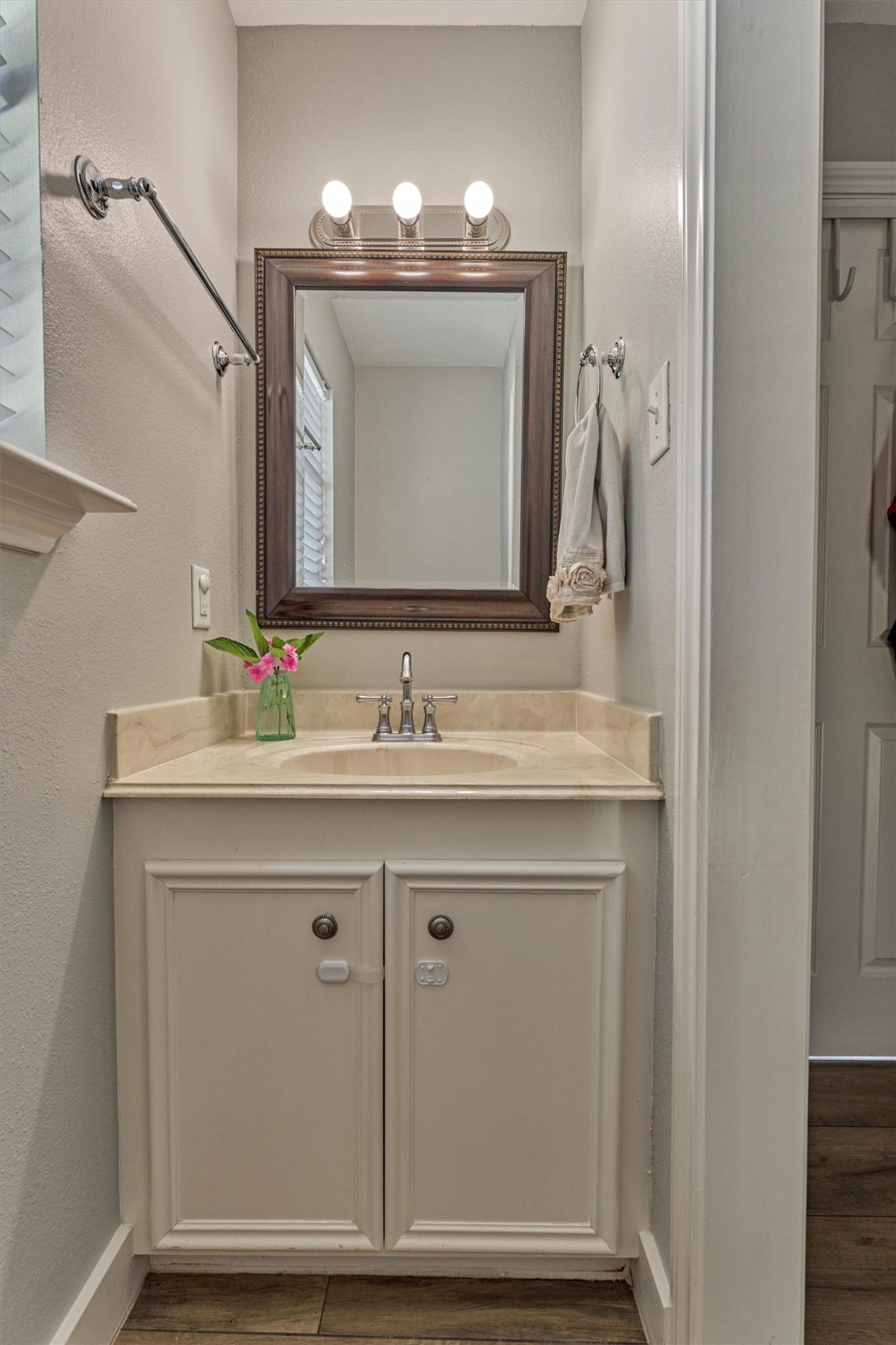 6515 Glenhill Drive Spring, TX 77389 - Photo 14 of 39 a bathroom with a sink and a mirror