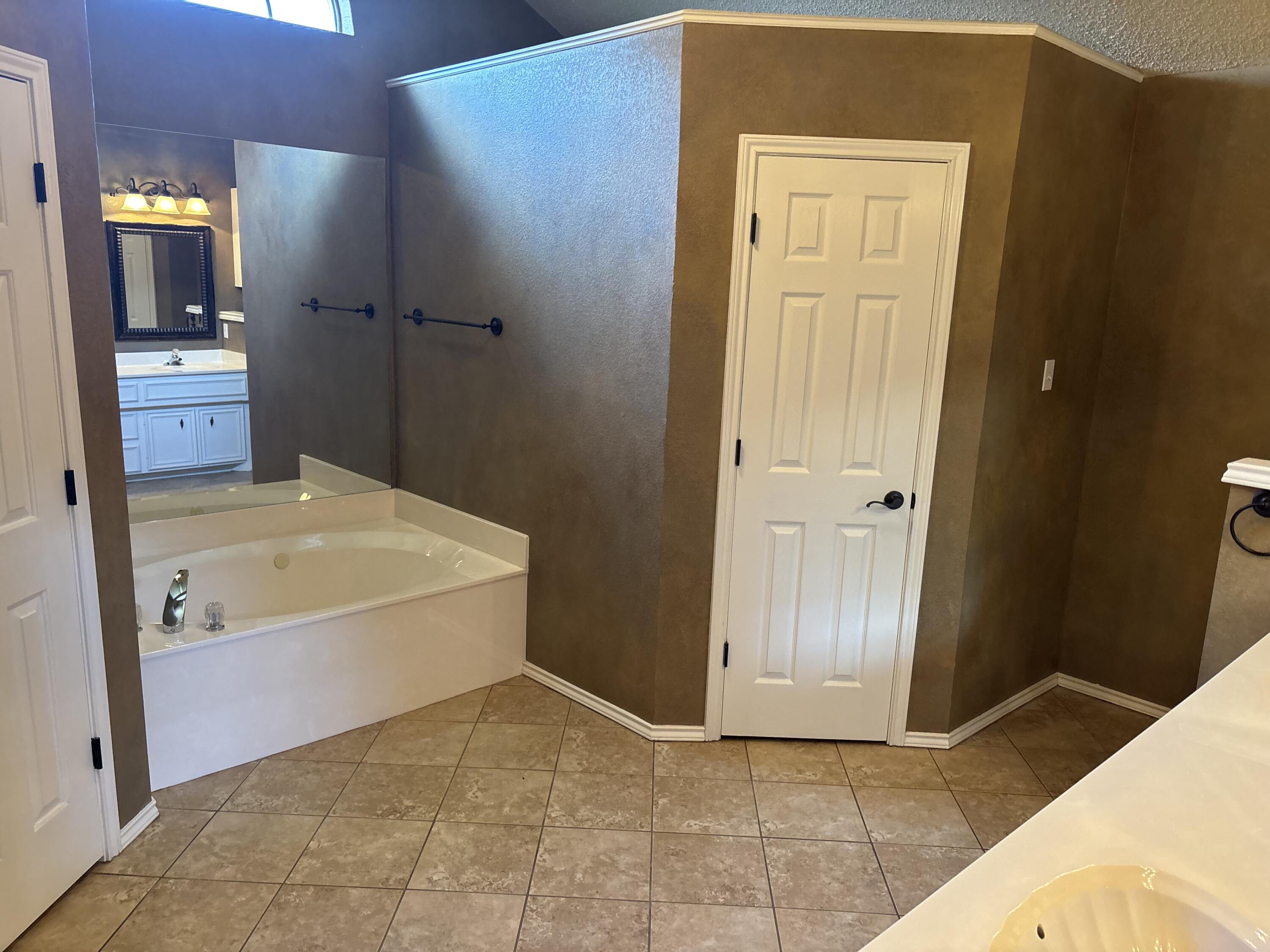 5412 99th Street Lubbock, TX 79424 - Photo 6 of 10 primary bath