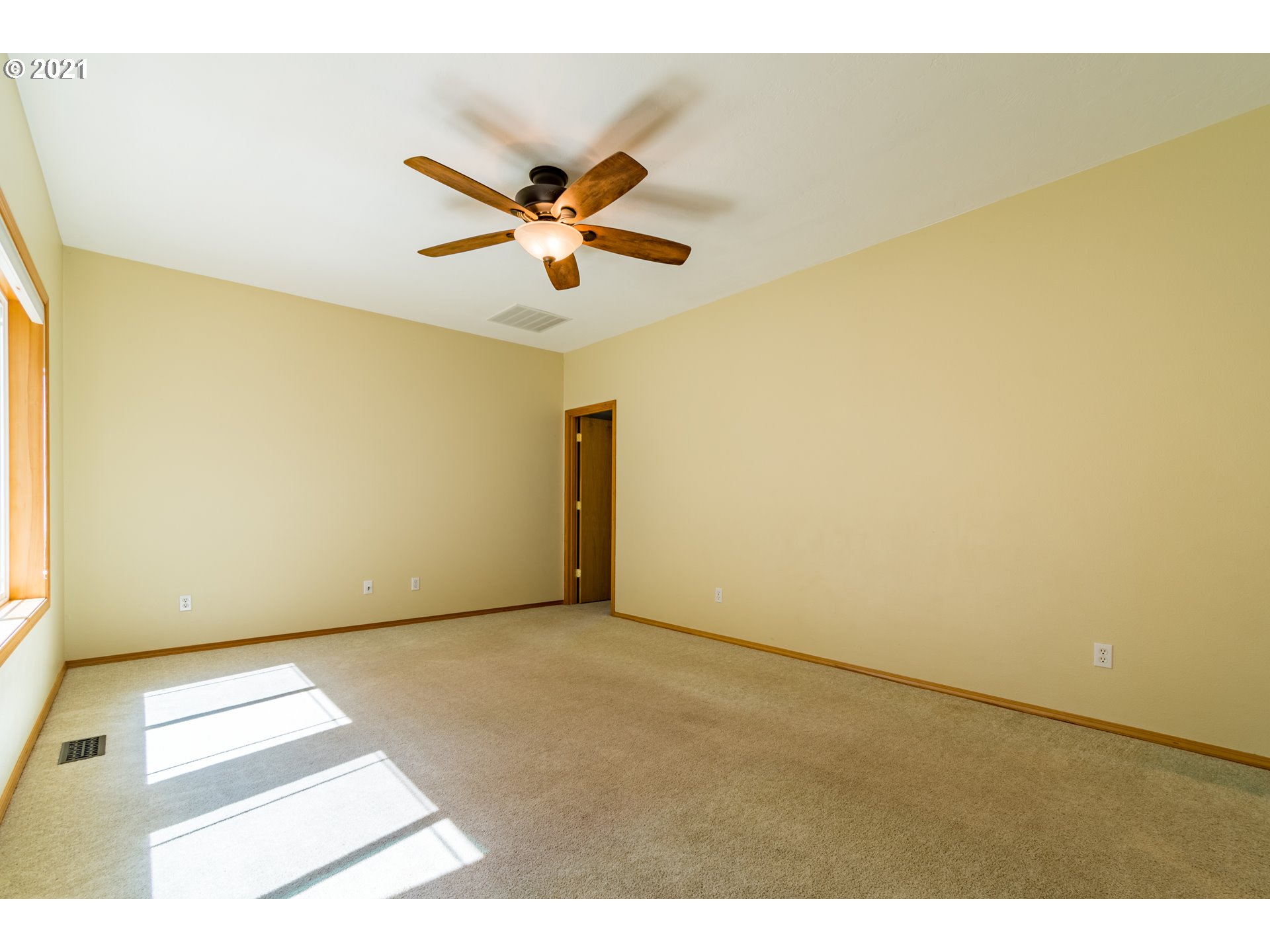 3327 Ambleside Drive Springfield, OR 97477 - Photo 12 of 32