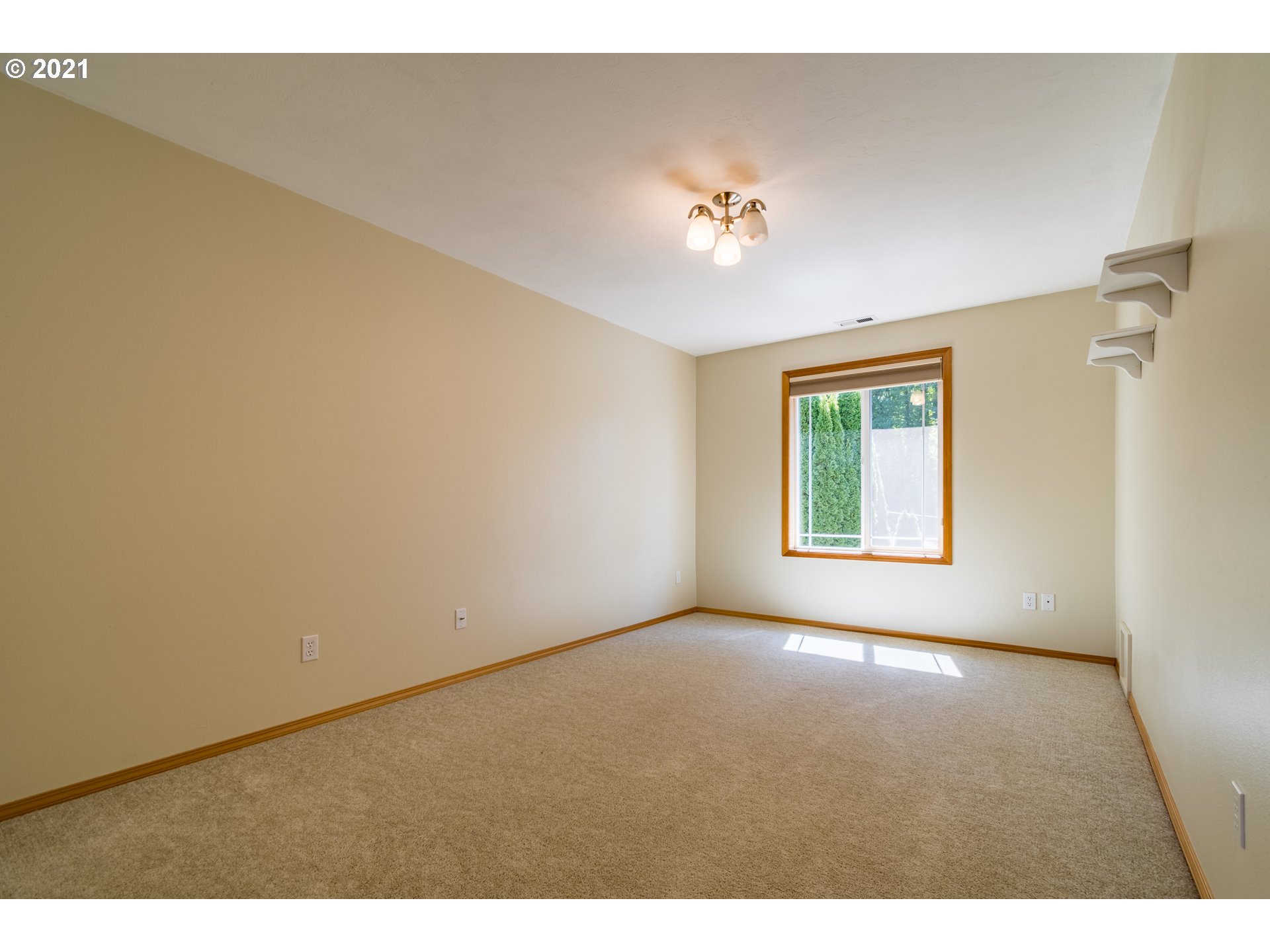 3327 Ambleside Drive Springfield, OR 97477 - Photo 25 of 32