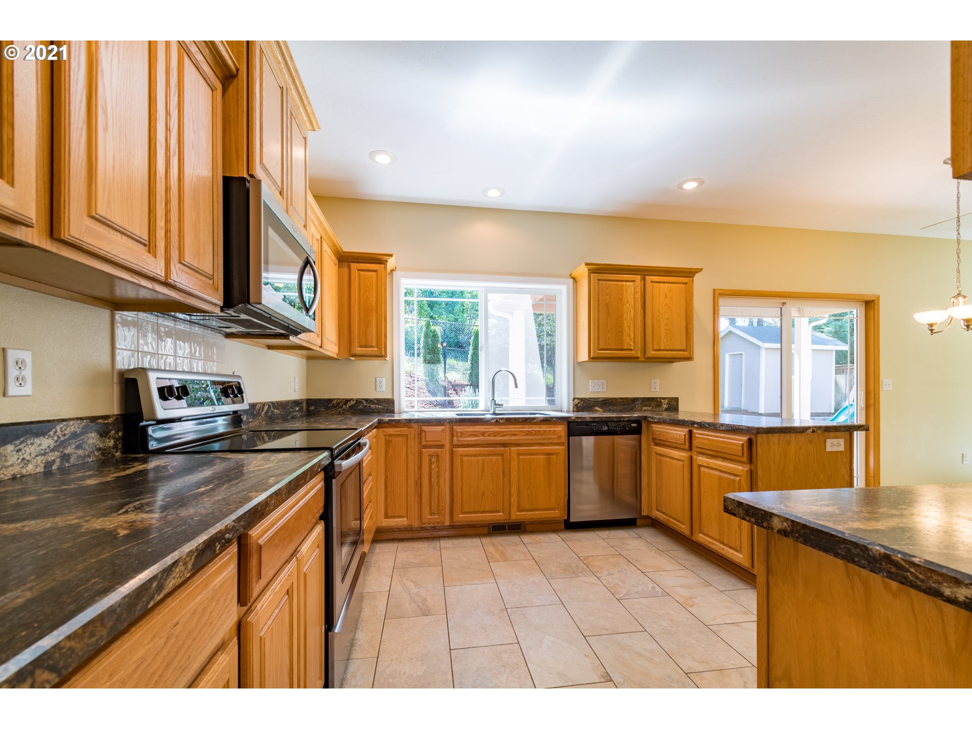 3327 Ambleside Drive Springfield, OR 97477 - Photo 7 of 32