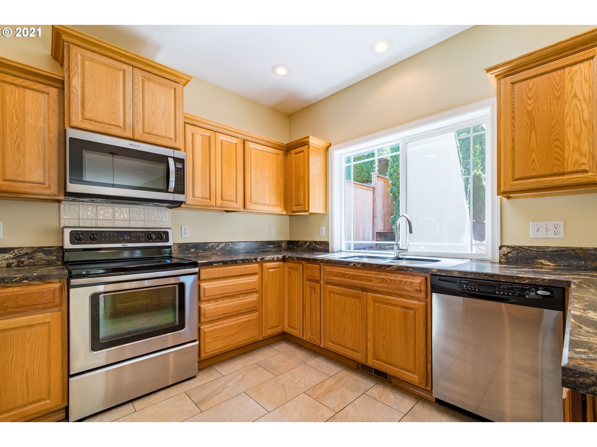 3327 Ambleside Drive Springfield, OR 97477 - Photo 8 of 32