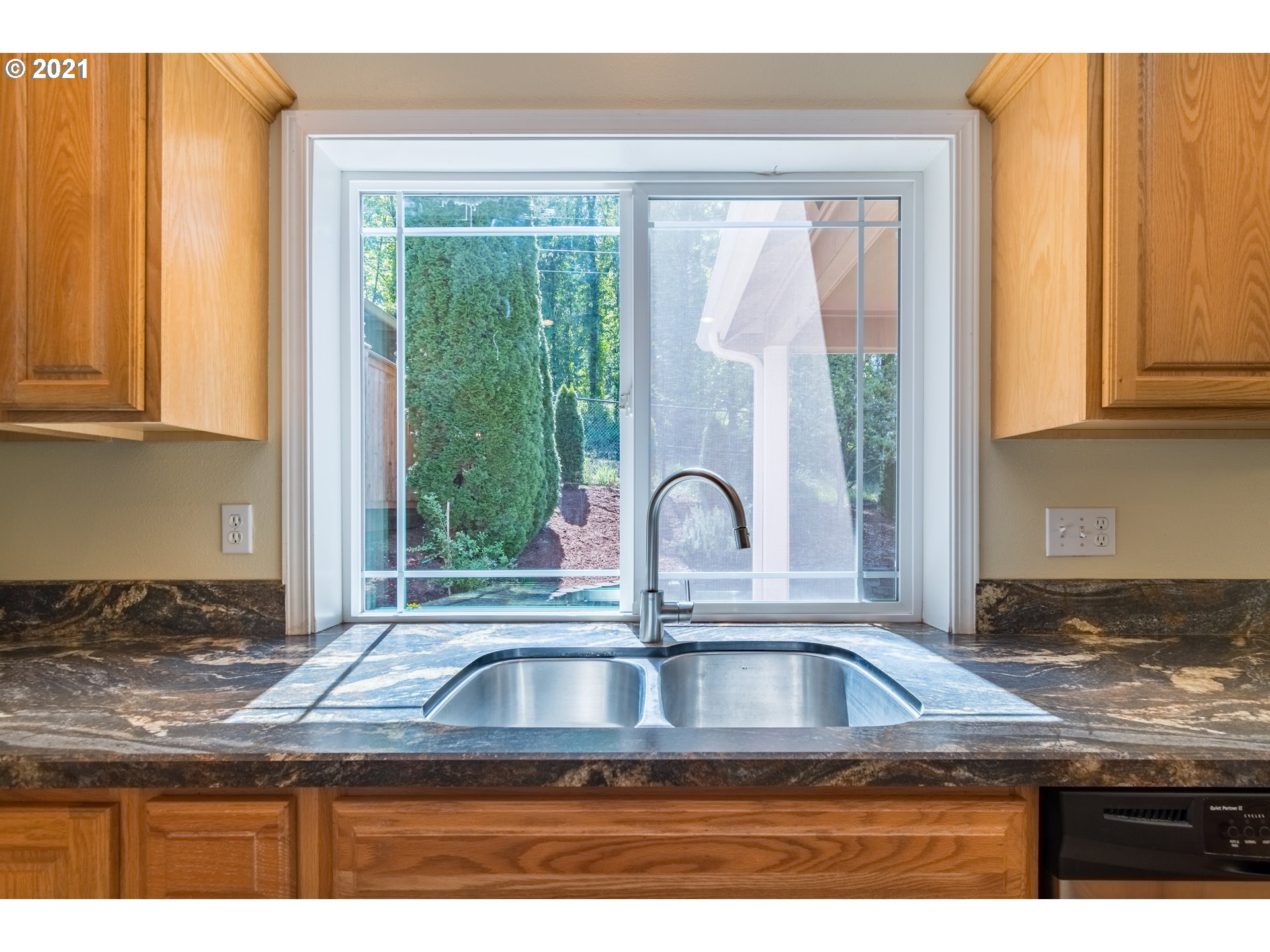 3327 Ambleside Drive Springfield, OR 97477 - Photo 9 of 32