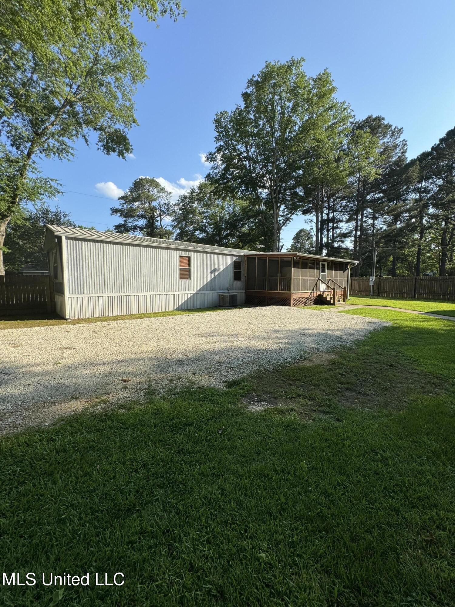 254 Morrison Road Florence, MS 39073 - Photo 4 of 22 IMG_0847