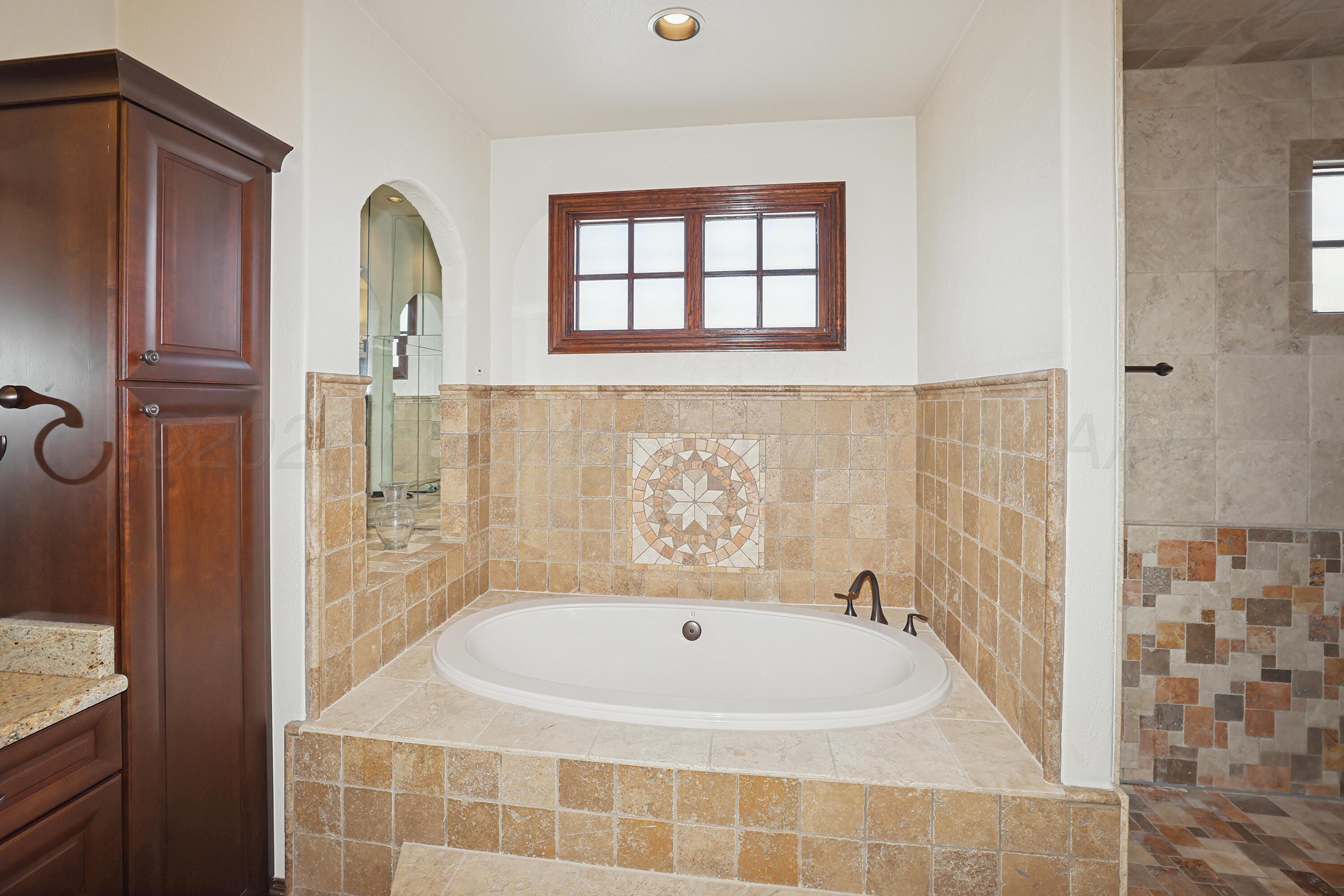 34 Cypress Point Amarillo, TX 79124 - Photo 48 of 58 46-Upstairs Primary Bathtub