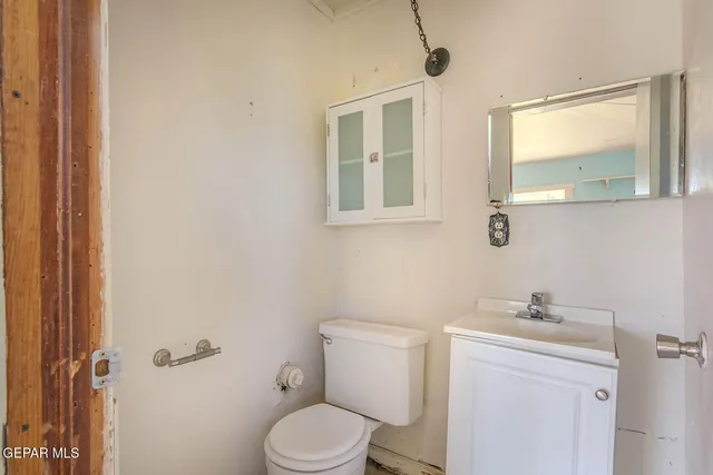 a view of a room with an empty space