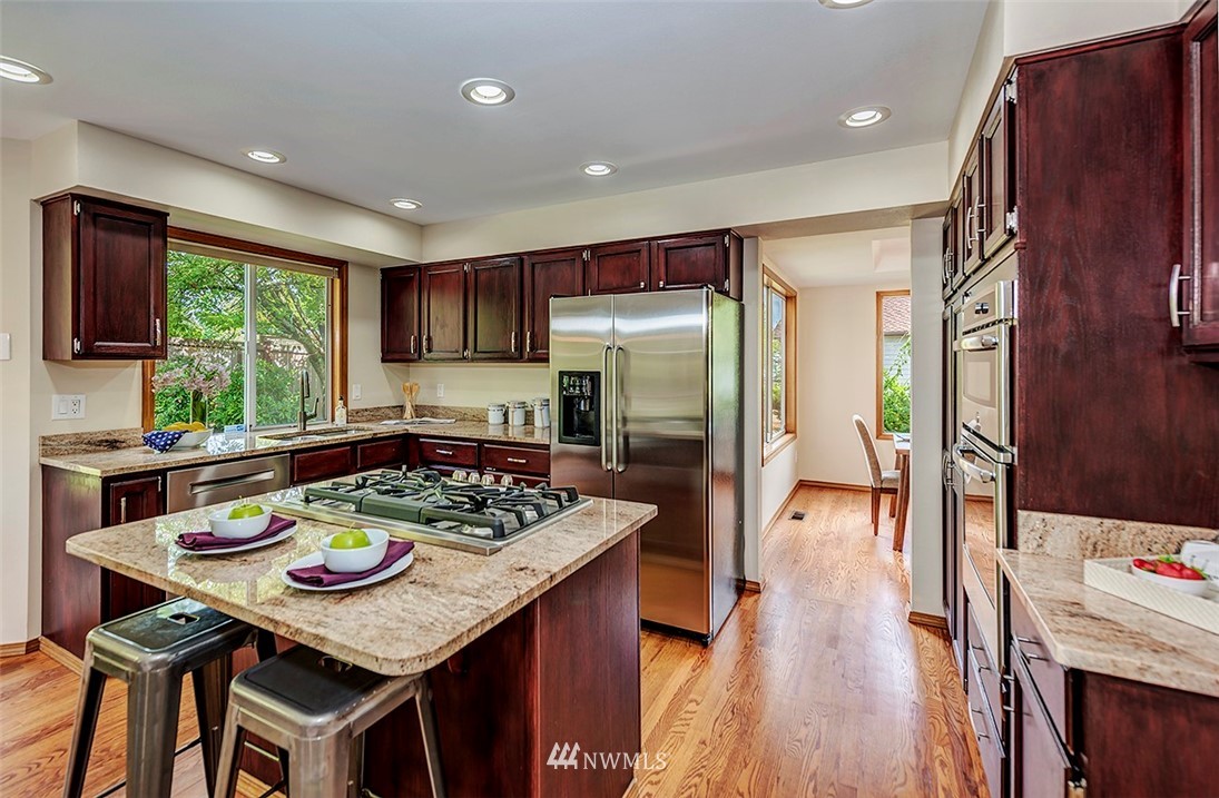 9132 Northeast 151st Street Bothell, WA 98011 - Photo 7 of 24