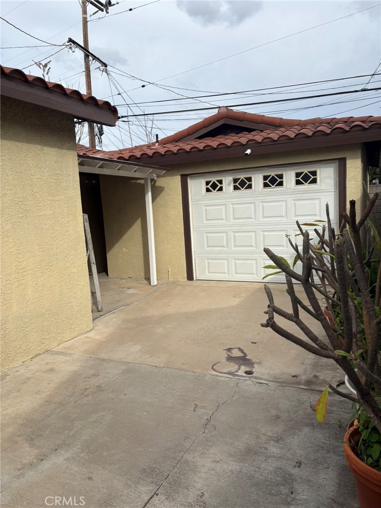 1362 South Downey Road Los Angeles, CA 90023 - Photo 25 of 30 a view of a house with a garage
