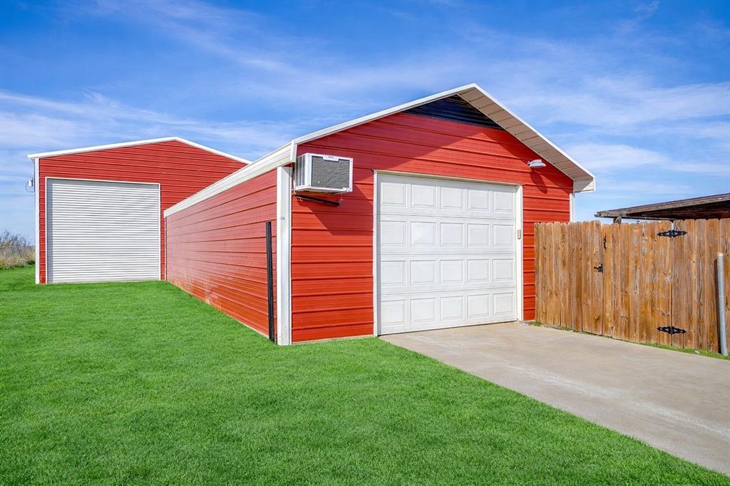 10905 Soft Shell Drive Venus, TX 76084 - Photo 4 of 21 a view of backyard of house