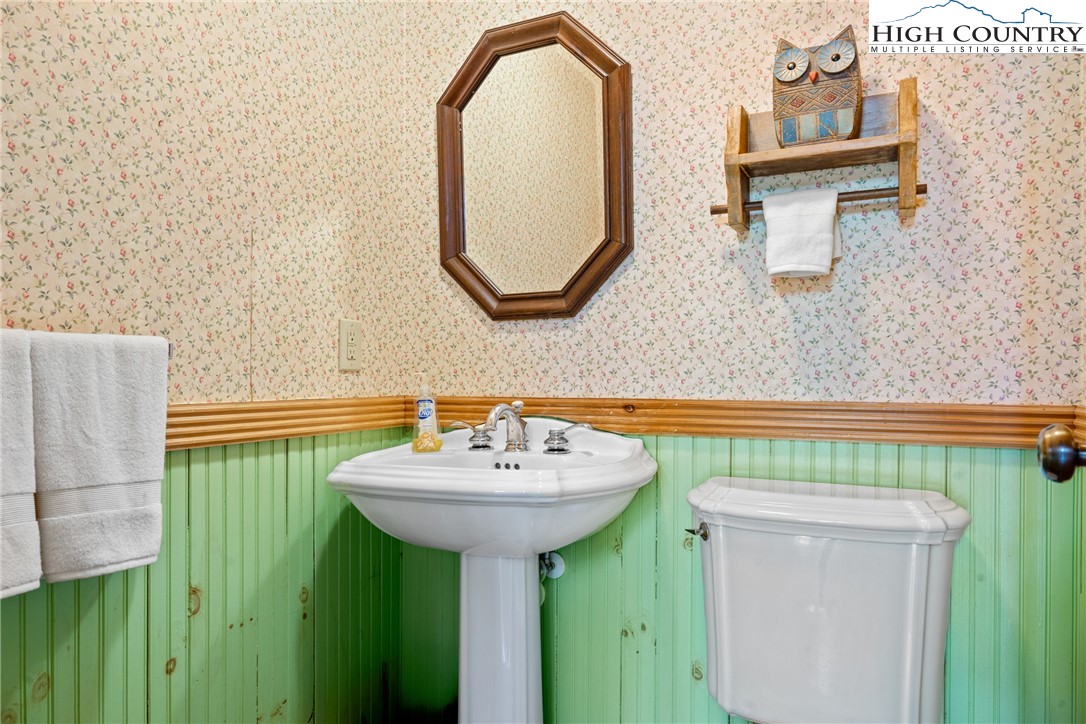 286 B Howell Road Lansing, NC 28643 - Photo 27 of 47 a bathroom with a sink and a mirror