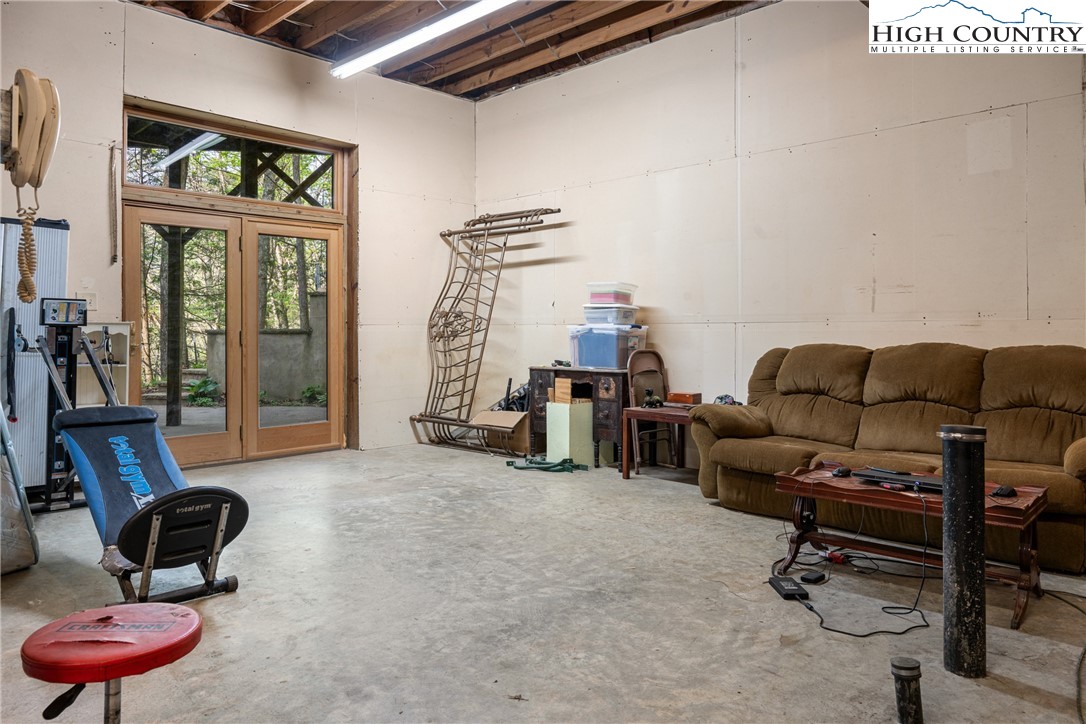 286 B Howell Road Lansing, NC 28643 - Photo 30 of 47 a living room with furniture