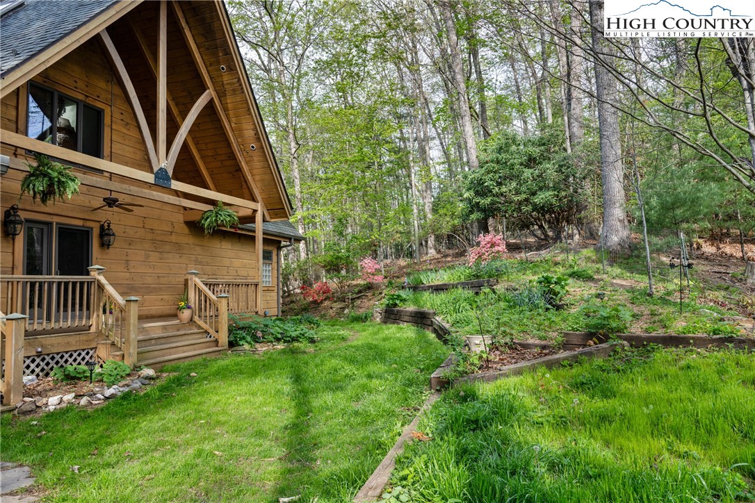 286 B Howell Road Lansing, NC 28643 - Photo 40 of 47 a backyard of a house with lots of green space