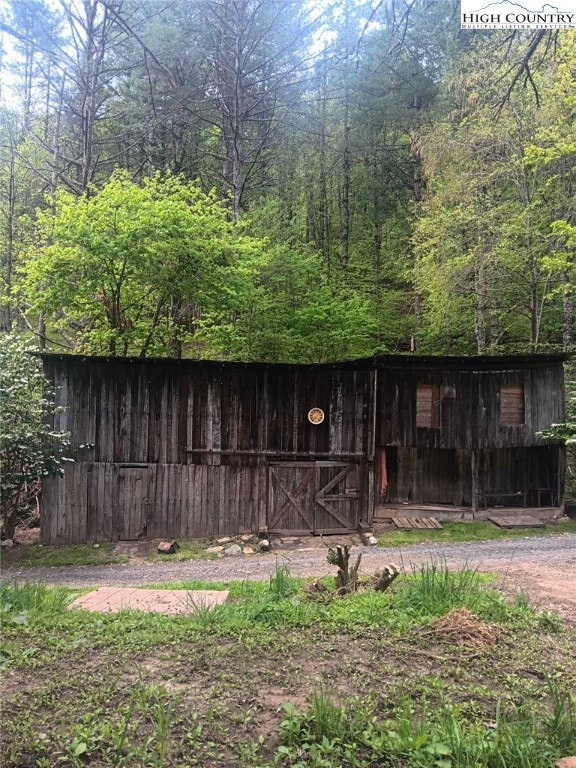 286 B Howell Road Lansing, NC 28643 - Photo 43 of 47 a view of a back yard