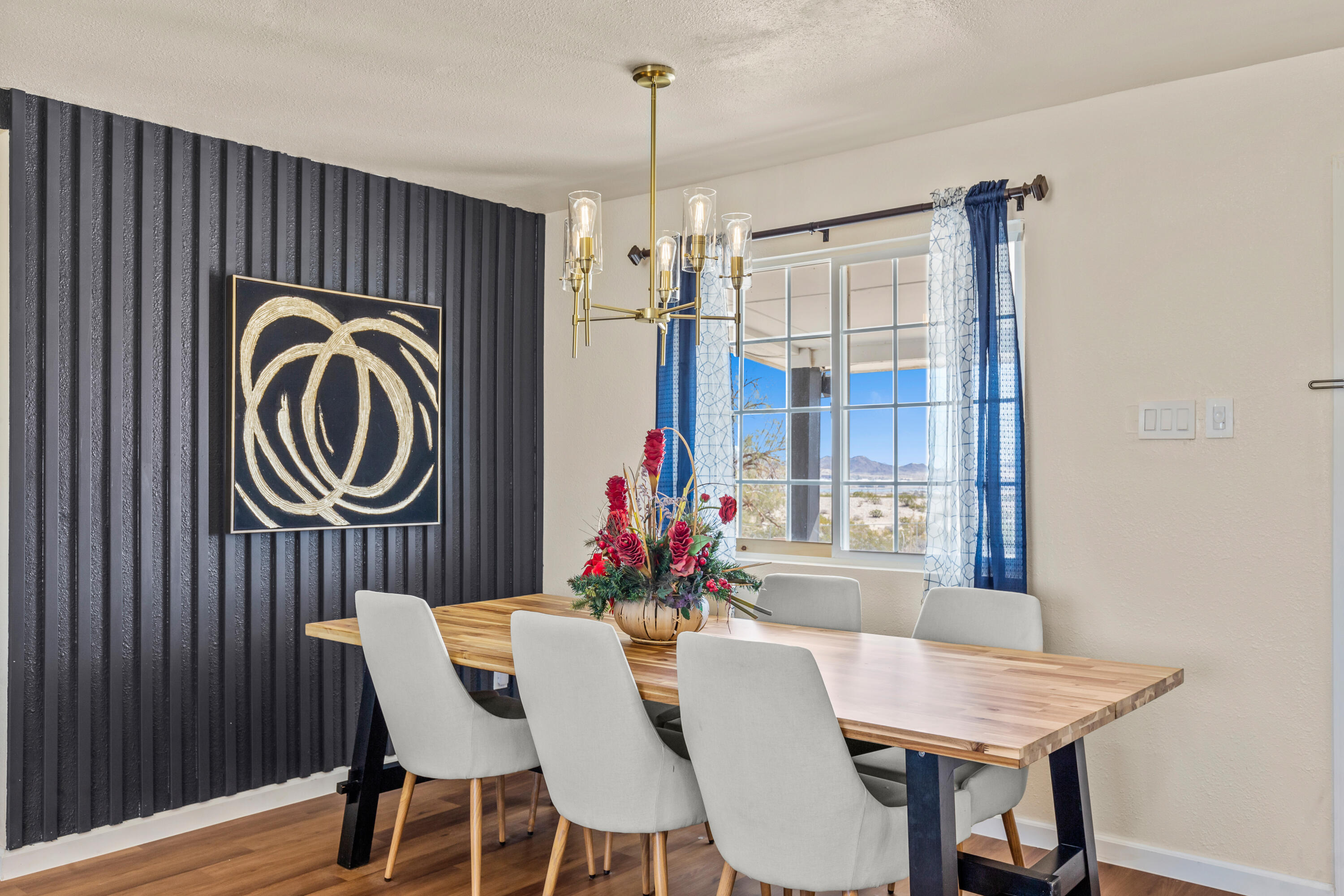 1284 Mac Rae Road Twentynine Palms, CA 92277 - Photo 4 of 20 Dining2