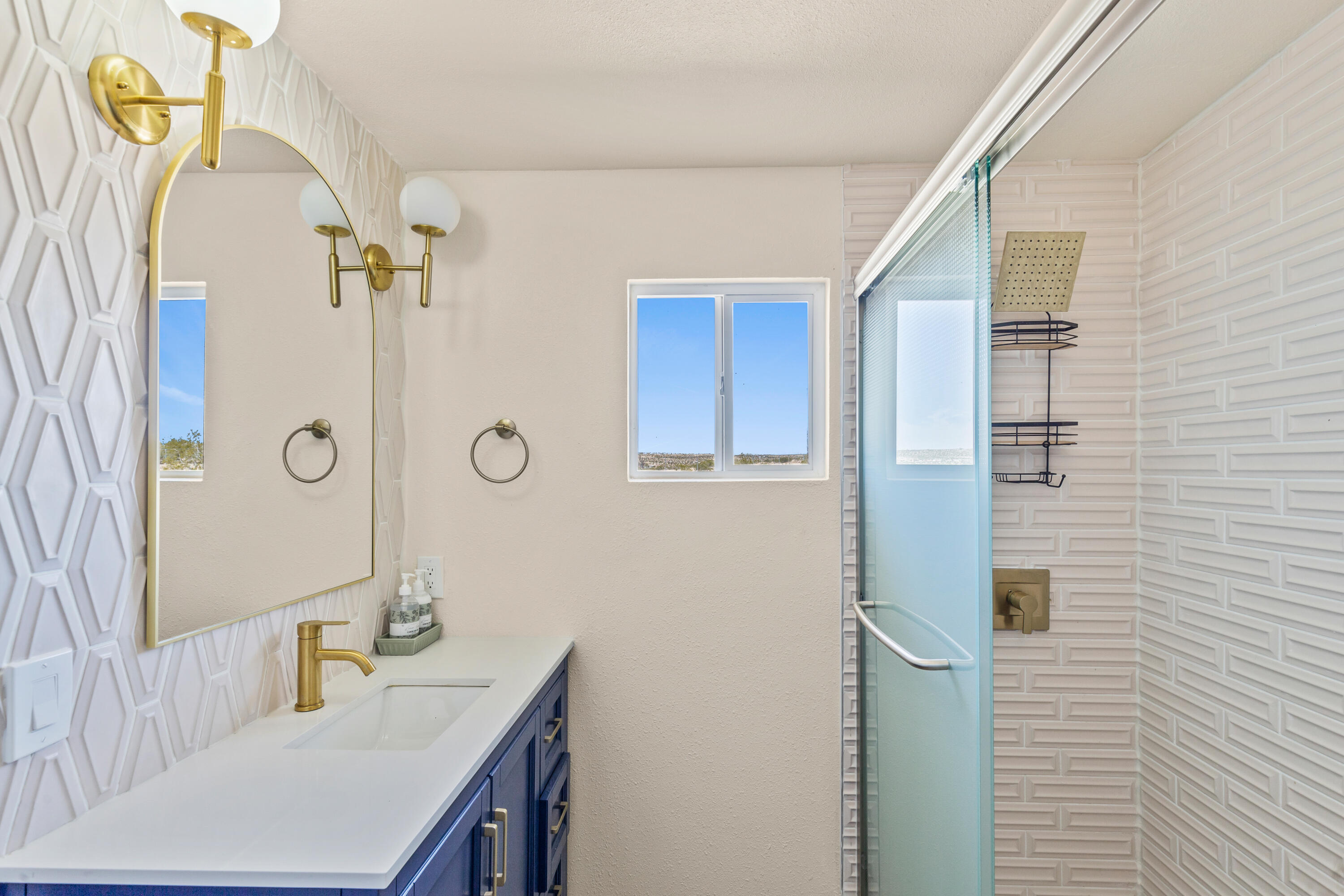 1284 Mac Rae Road Twentynine Palms, CA 92277 - Photo 10 of 20 Primary Bath