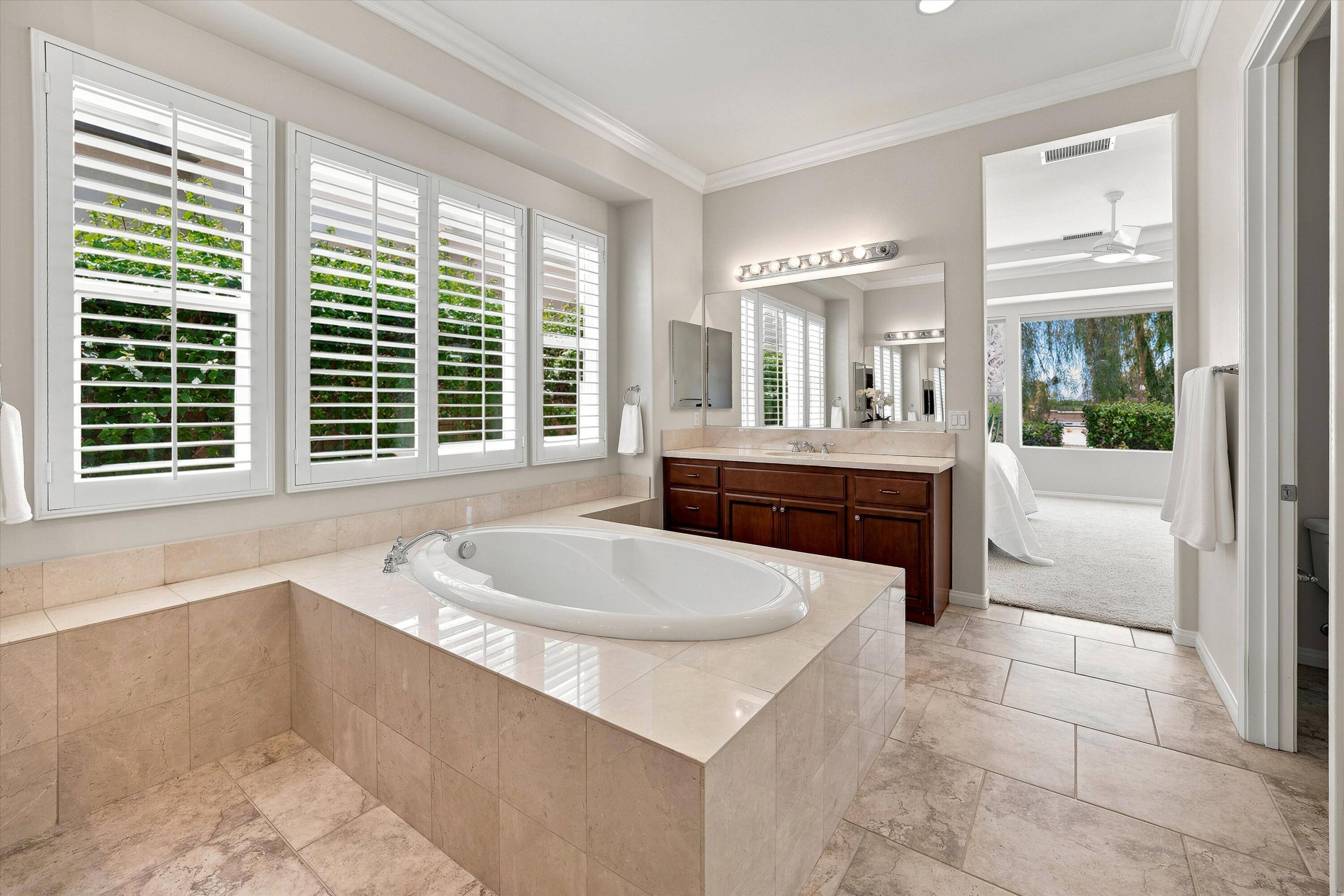 81206 Barrel Cactus Road La Quinta, CA 92253 - Photo 19 of 34 Master Bath