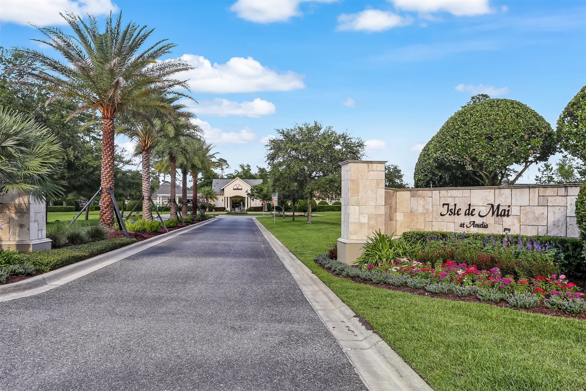 563 Santa Maria Drive Fernandina Beach, FL 32034 - Photo 23 of 26 a view of garden with flowers and trees