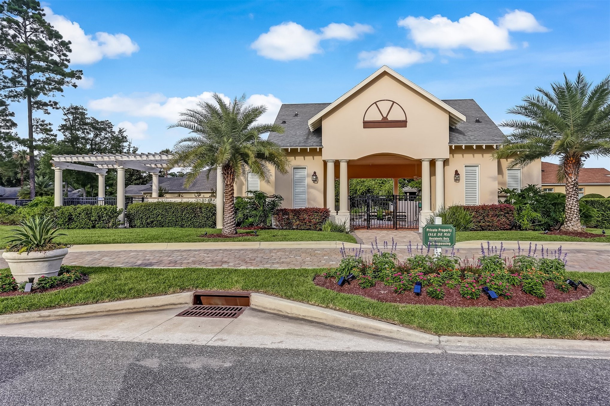 563 Santa Maria Drive Fernandina Beach, FL 32034 - Photo 25 of 26 a front view of a house with a garden and yard