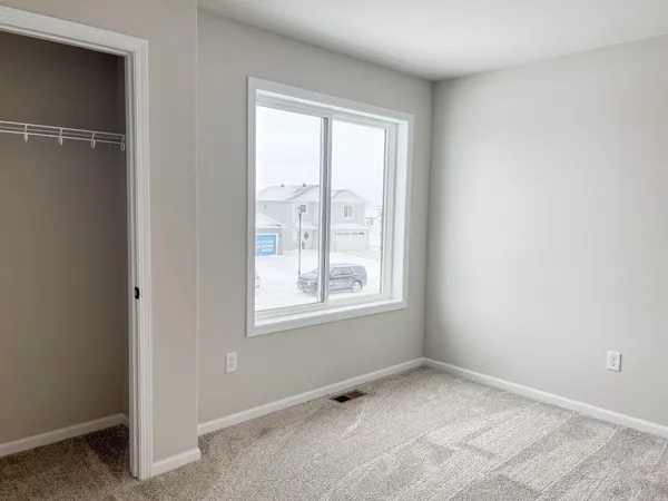 $399,900 | 6722 Mdw Vw Drive South, Fargo, ND 58104