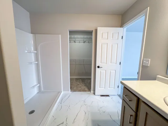 $393,713 | 6722 Mdw Vw Drive South, Fargo, ND 58104