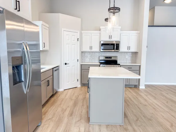 $399,900 | 6722 Mdw Vw Drive South, Fargo, ND 58104