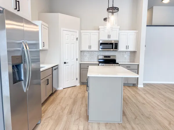 $389,999 | 6722 Mdw Vw Drive South, Fargo, ND 58104