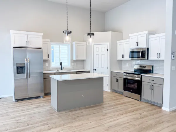 $389,999 | 6722 Mdw Vw Drive South, Fargo, ND 58104