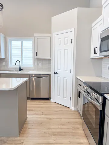 $393,713 | 6722 Mdw Vw Drive South, Fargo, ND 58104