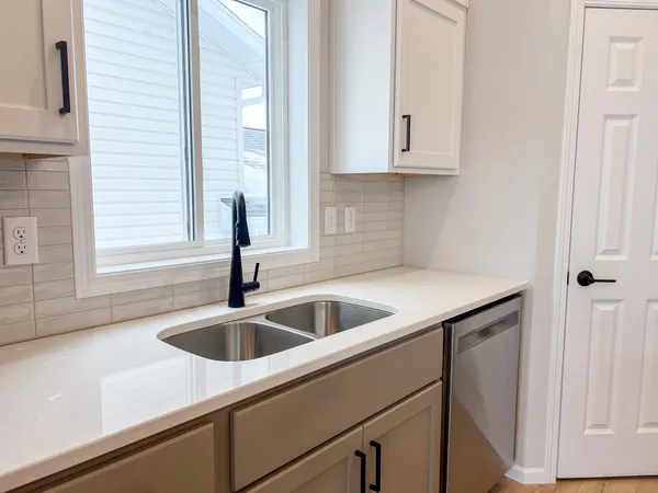 $389,999 | 6722 Mdw Vw Drive South, Fargo, ND 58104