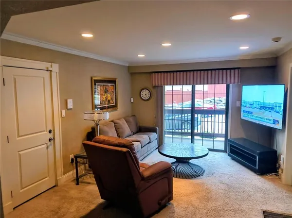 $199,700 | 1108 West 46th Street, Unit 6, Kansas City, MO 64112