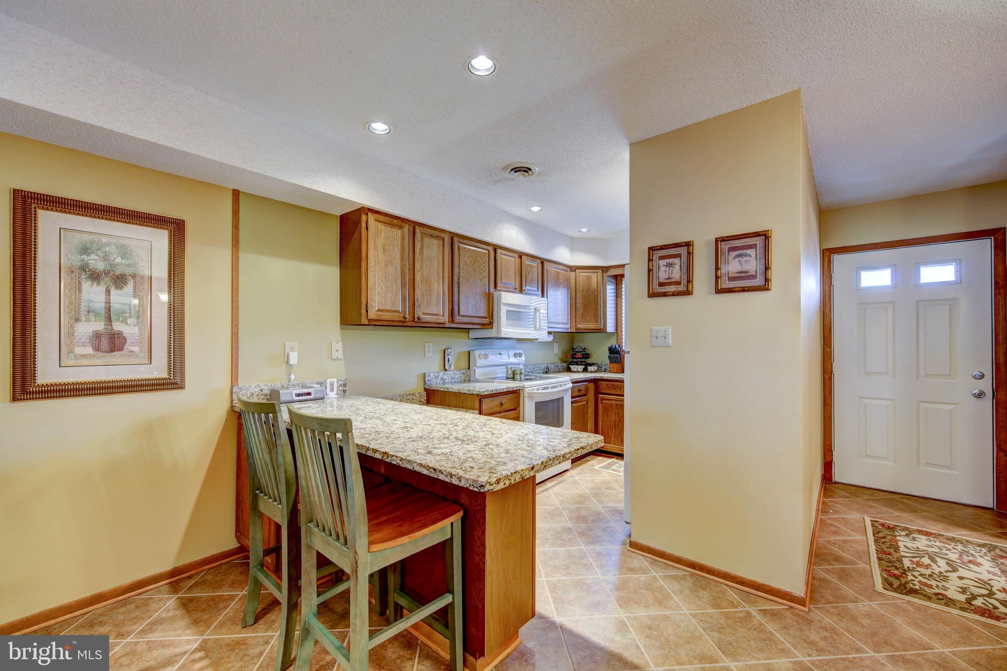13800 Barge Road, Unit 7 Ocean City, MD 21842 - Photo 4 of 28 Kitchen with granite breakfast bar