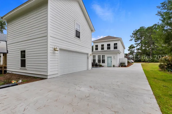 $845,000 | 36 Blue Trail Court, Bluffton, SC 29910