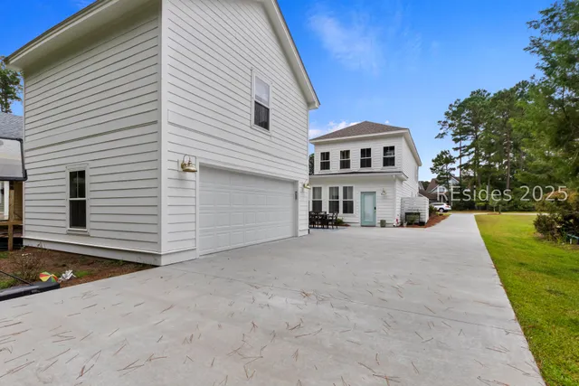 $845,000 | 36 Blue Trail Court, Bluffton, SC 29910