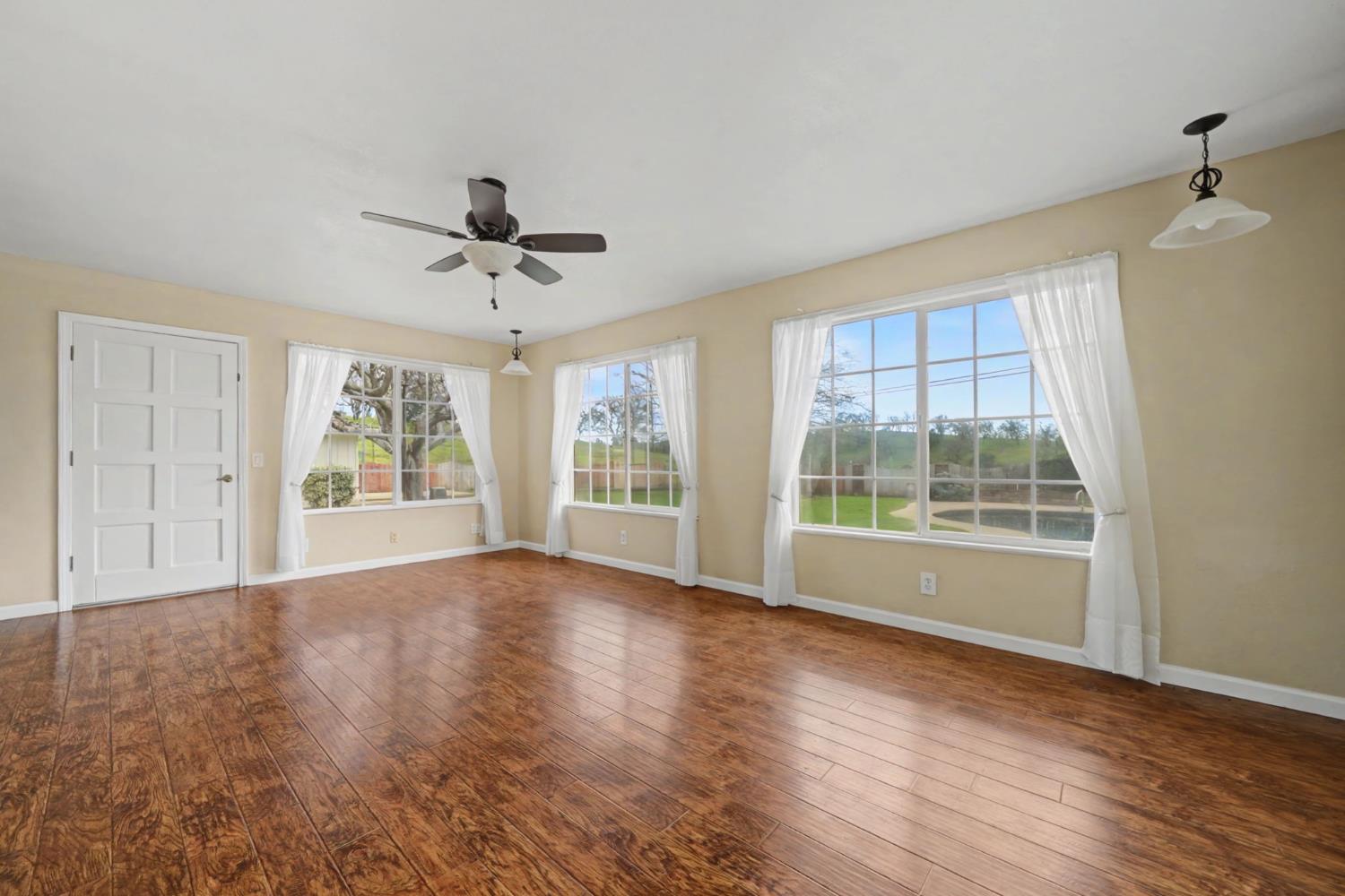 3290 Dry Creek Road Ione, CA 95640 - Photo 20 of 58 Living Room