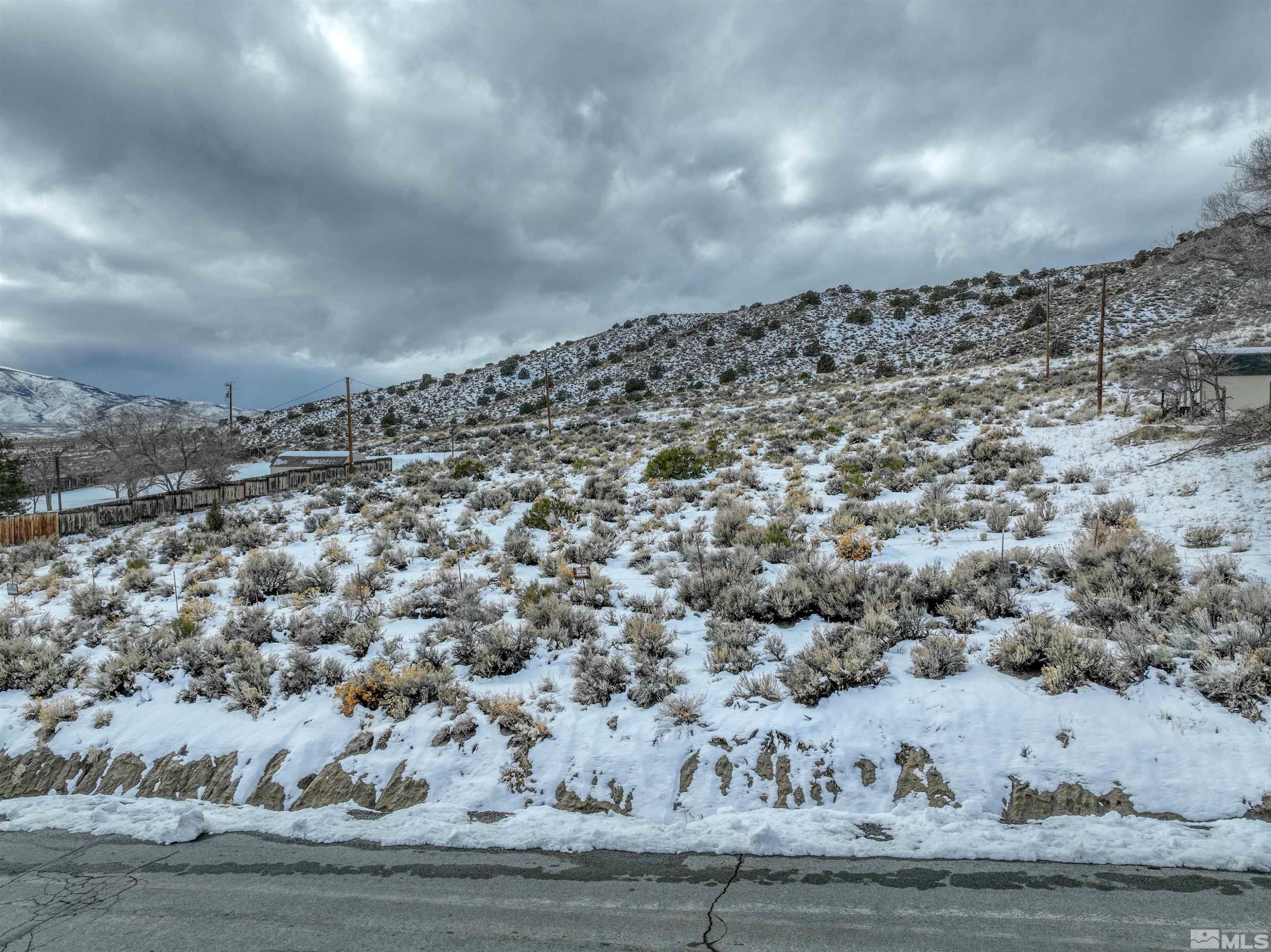 417 Oregon Boulevard Reno, NV 89506 - Photo 14 of 25 a view of a dry yard with wooden fence