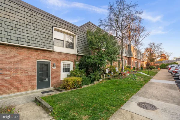 $409,000 | 5927 Bayshire Road, Unit 115, Springfield, VA 22152