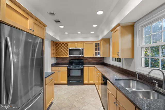 $425,000 | 5927 Bayshire Road, Springfield, VA 22152